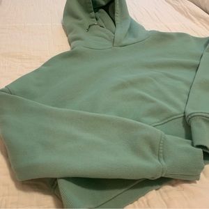 - Cropped Hoodie